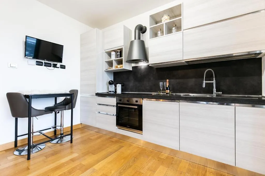 Citylife Monolocale Con Ampio Terrazzo Milan